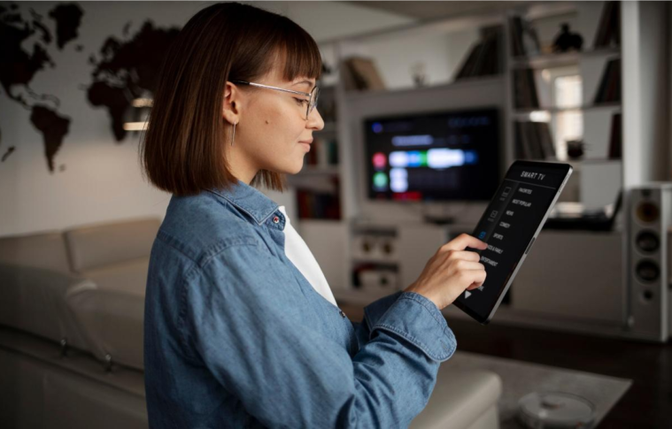 Human-Computer Interaction: Bridging the Gap Between People and Technology
